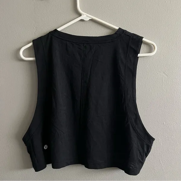 Women’s Lululemon Athletica Black Sleeveless Muscle Tank Crop Top Workout Gym - Image 2