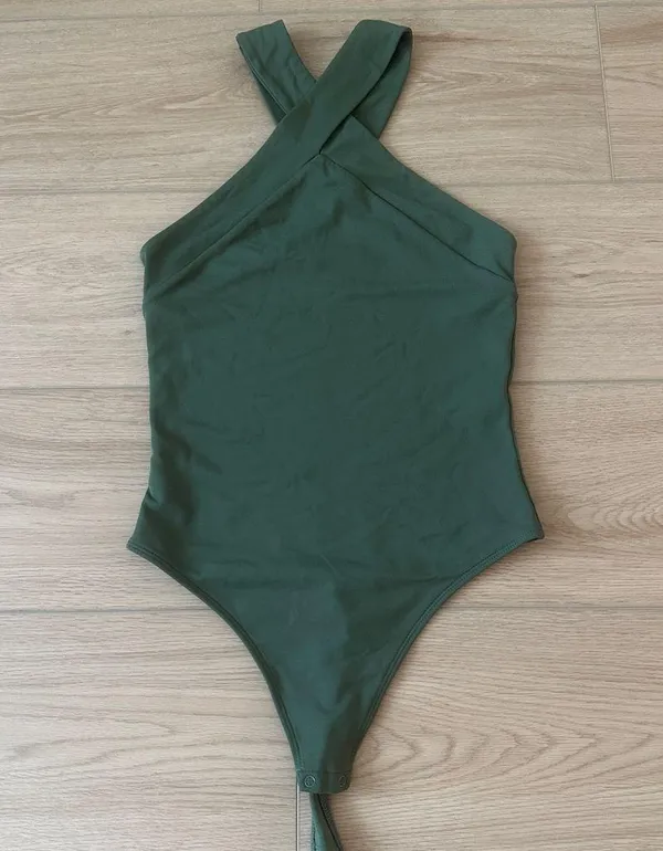 Aritzia Babaton Green Contour Criss Cross Bodysuit - Image 2