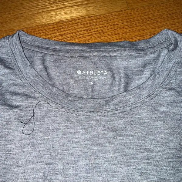🍎Athleta Light Heather Gray Scoop Neck Tee - Image 2