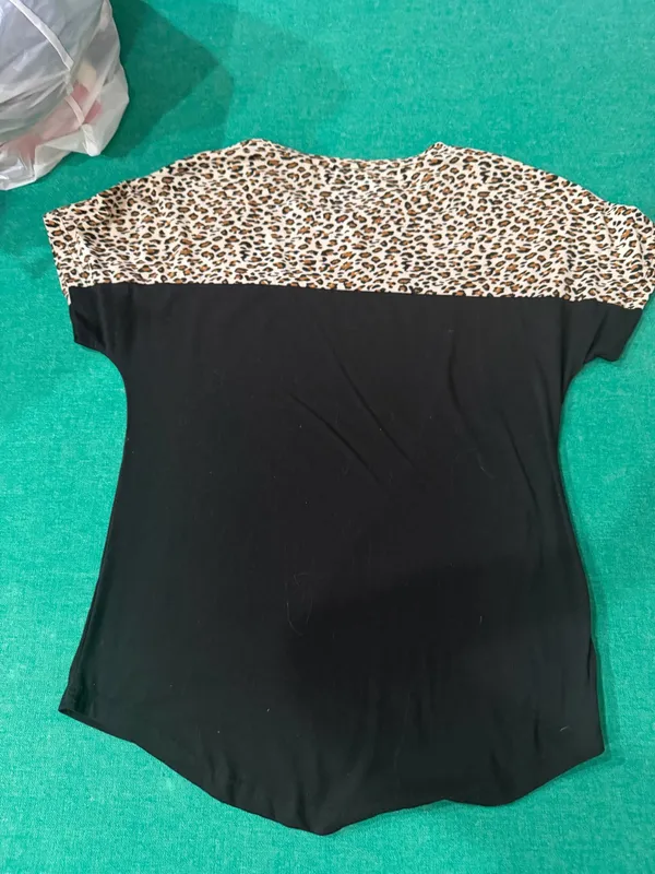 Small black and leopard shirt - Image 2