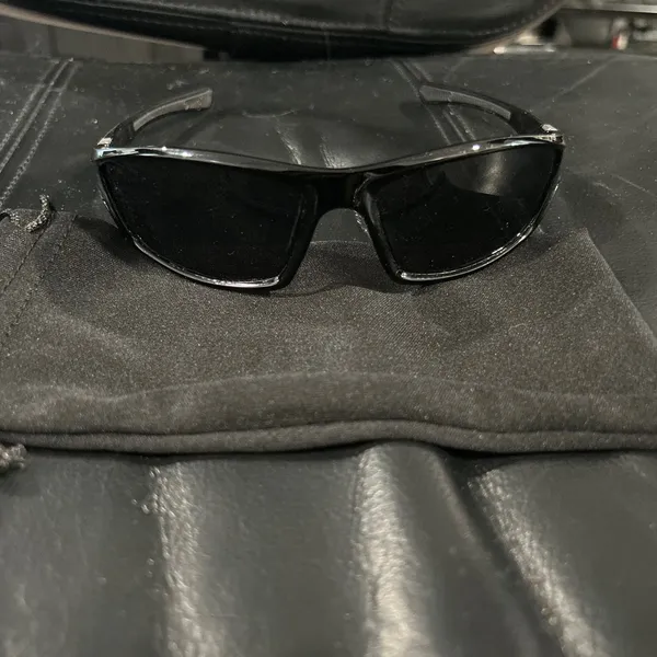 Polarized Unisex Black Frame Sunglasses with Dark Lenses unisex NWOT - Image 12