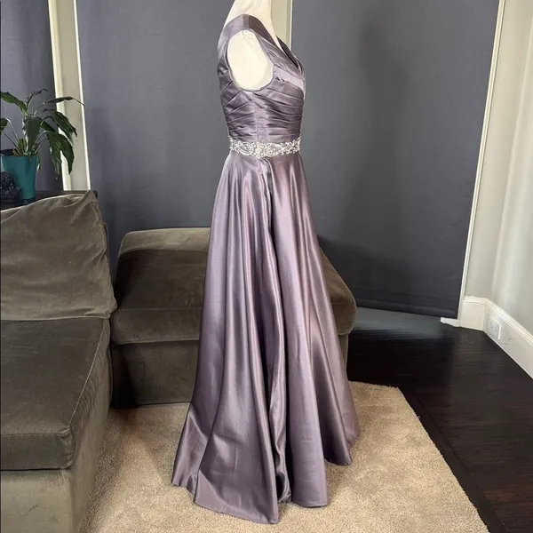 Women’s V-Neck Full Length Satin Formal Prom Dress Zip Up Back Size S NWT - Image 4