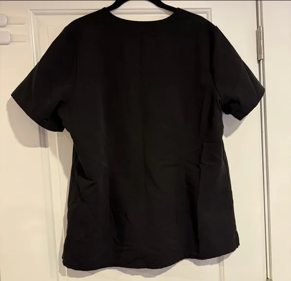 FIGS Catarina One Pocket Scrub Top Black Women's Size Large Technical Collection - Image 4