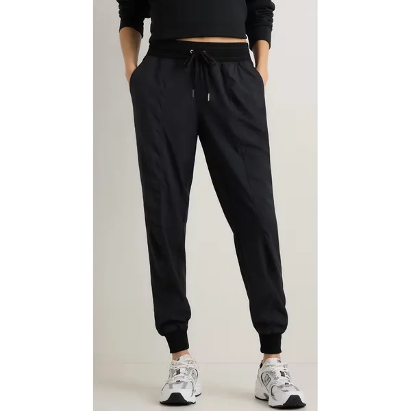 Quince‎ Mid-Rise Performance Tech Jogger Black Small - Image 9