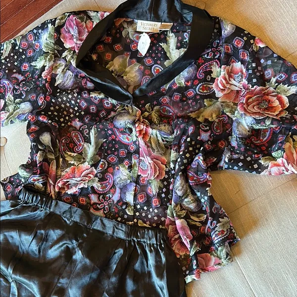 NWT Victoria’s Secret Gold Label Deadstock Two Piece Pajama Set Size Medium - Image 7