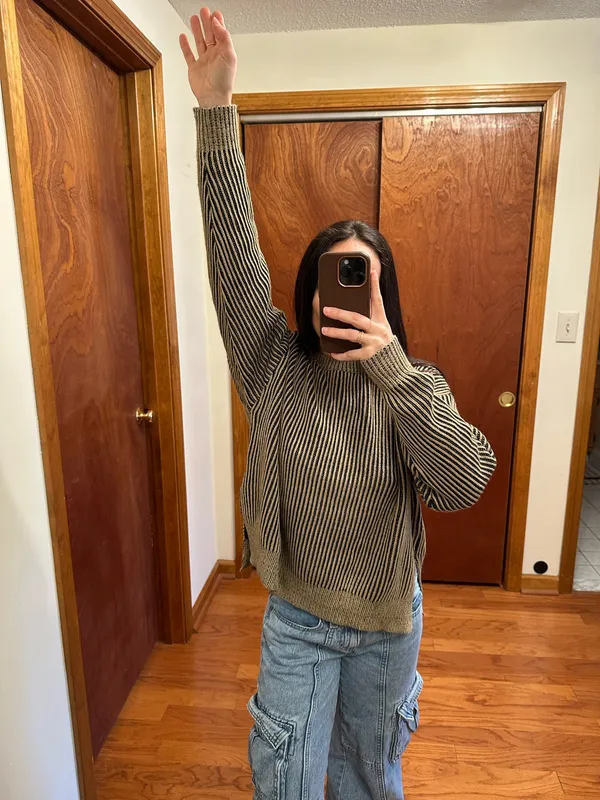 Vestique Oversized Sweater - Image 4