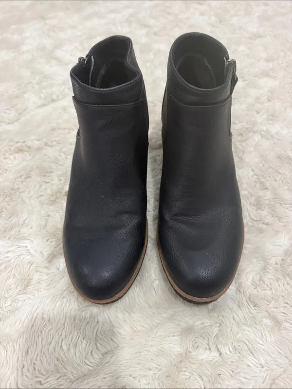 Dr. Scholl's Bianca Wedge Bootie in black woman’s size 7 - Image 2