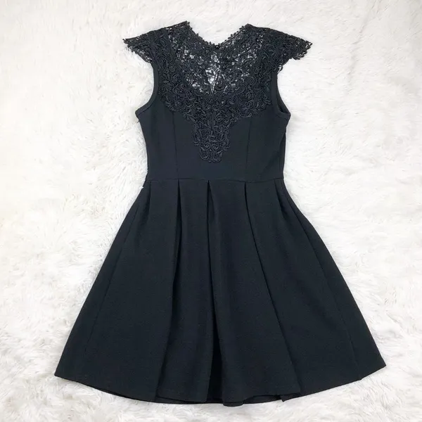 Ya Los Angeles Black Lace Fit And Flare Pleated Dress Size Small‎ - Image 2