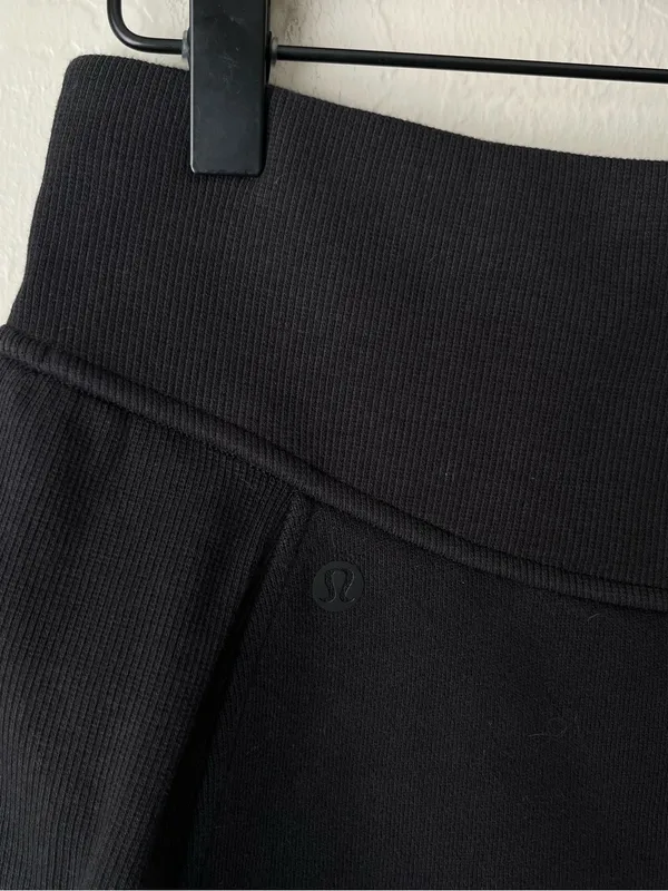 Lululemon high rise scuba mini skirt stretch travel black small - Image 6