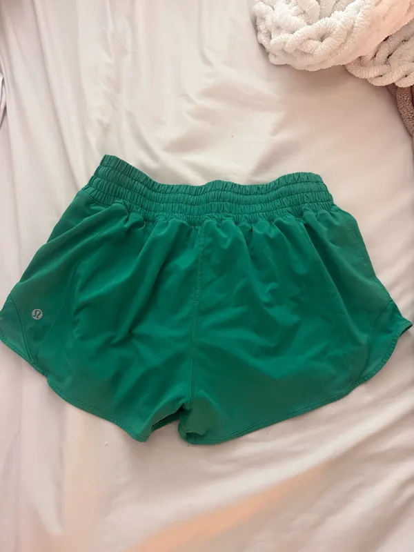 Lululemon Shorts Hotty Hot 2.5" High-Rise - Image 2