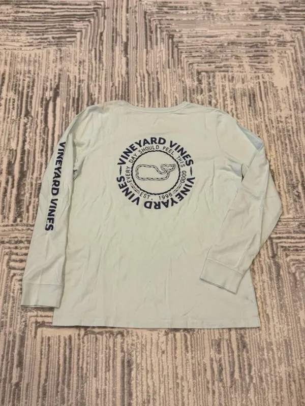 Vineyard Vines women's medium blue long sleeve shirt - Image 2