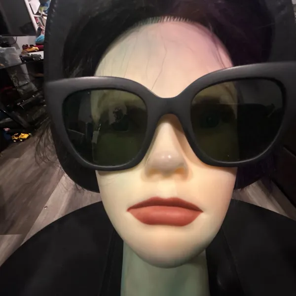 Toms Chic Black Sunglasses with Ray ban case - Image 11