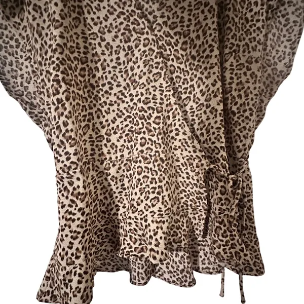 ASTR The Label Leopard Print Wrap Blouse Women Size Large Top - Image 9