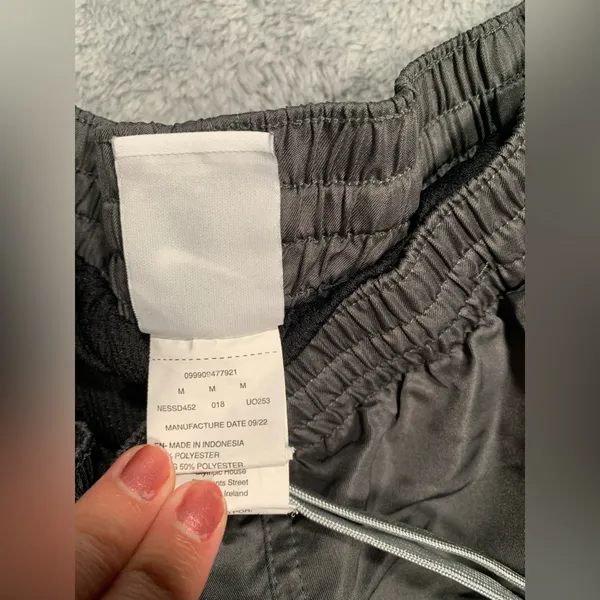 Nike athletic shorts medium gray - Image 6