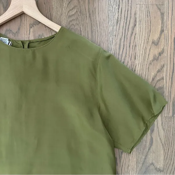 Vintage Round Neck Short Sleeve 100% Silk Blouse in Olive Green Size Large - Image 4