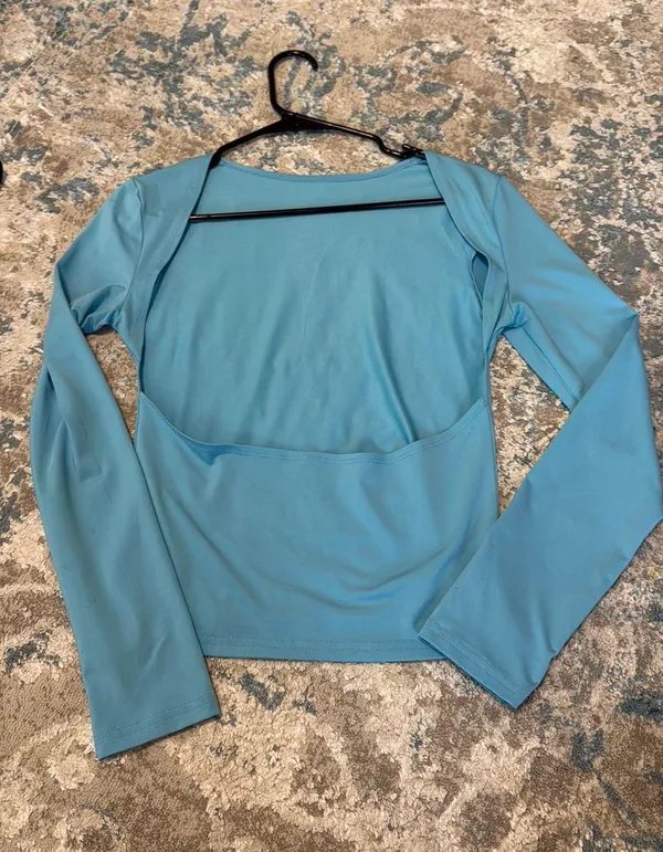 Light blue going out top Size L - Image 2