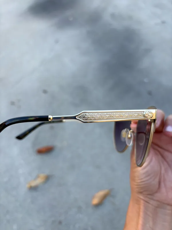 Gucci GG0074S Cat eye sunglasses gold metal frame purple gradient lenses - Image 10