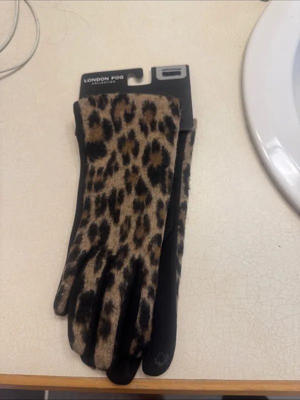 London Fog Women's Leopard-Print Gloves in Brown and Black - Image 2
