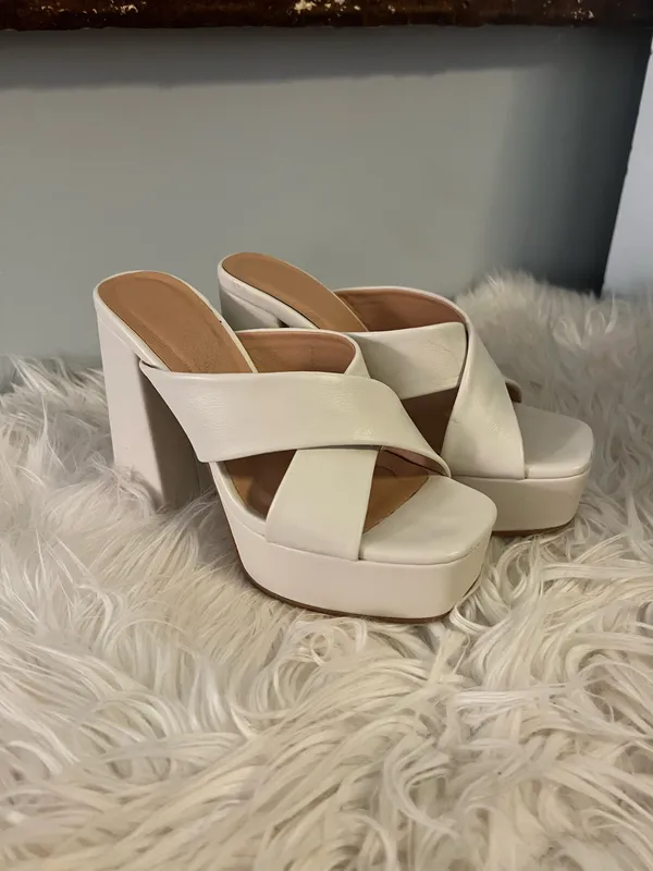 Boutique White leather platform heel - Image 3