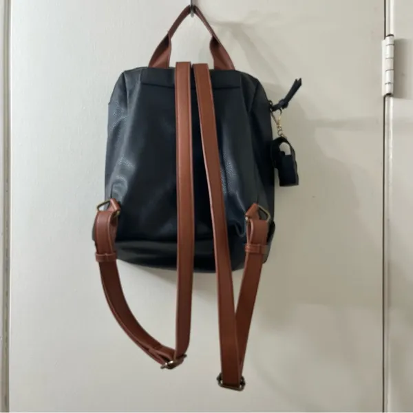 Elliott Lucca Black and Brown Leather Backpack - Image 9