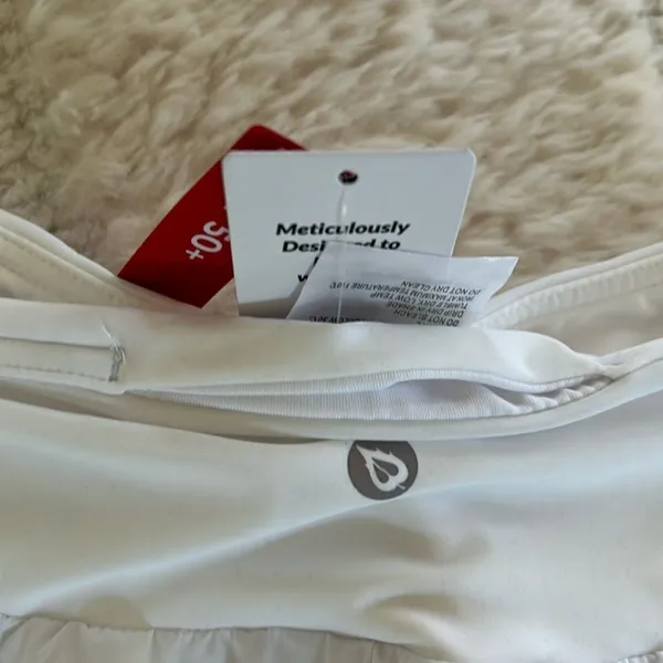 Baleaf Shorts/skort White, size Small, NWT - Image 4