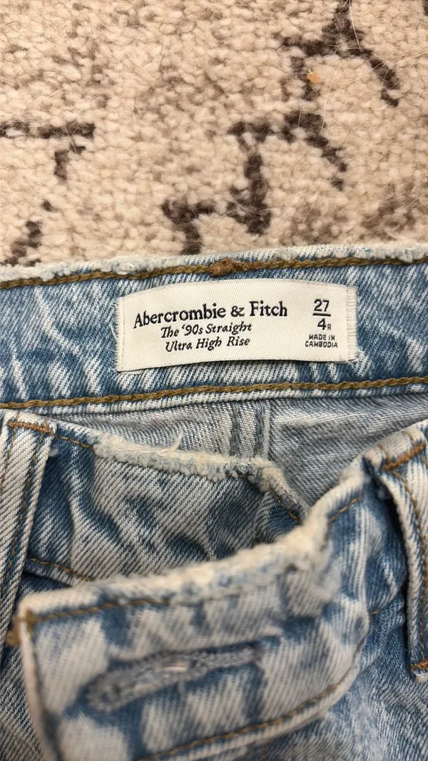 Abercrombie 90s High-Rise Straight Jeans - Image 3