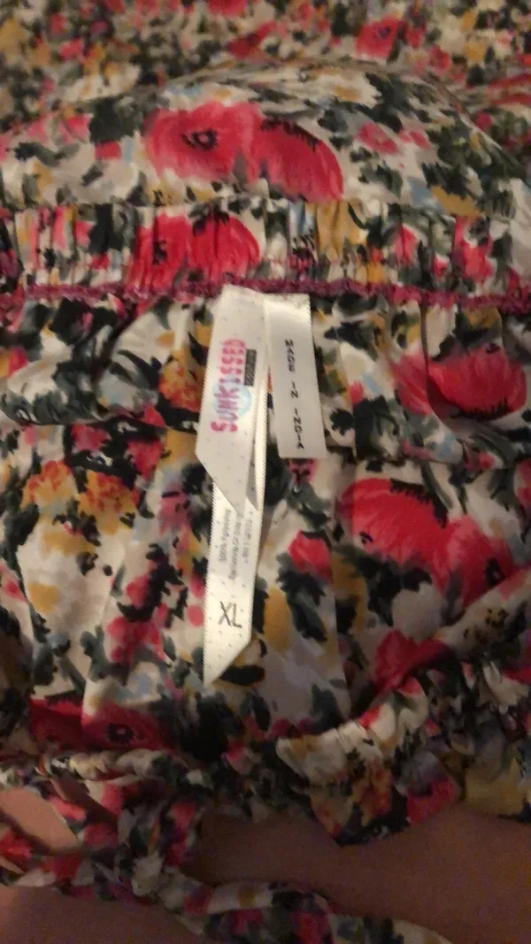 Super cute floral romper. Multi Size XL - Image 3