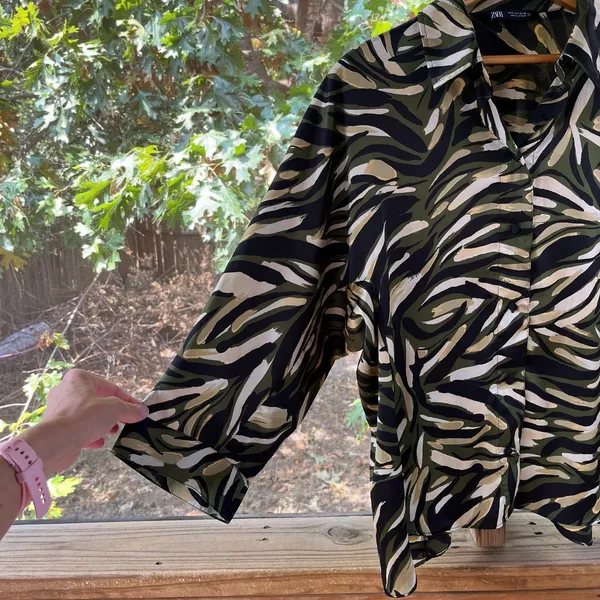 Zara Women's Camo Colored Animal Print Long Sleeve Satin Blouse Size S - Image 4