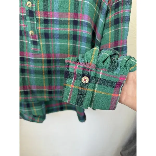Anthropologie Pilcro Cropped Puff-Sleeve Soft Crinkle Green Plaid‎ Blouse Small - Image 4
