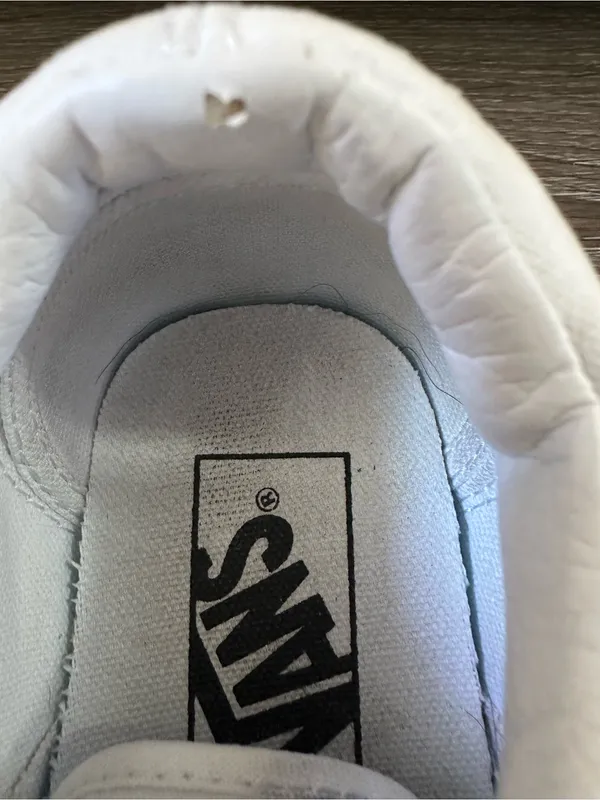 Vans White Low-Top Sneakers with Blue Accent - Image 6
