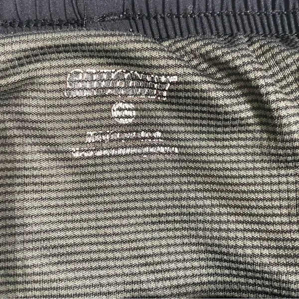 SAUCONY Women’s black running shorts. Size M - Image 11