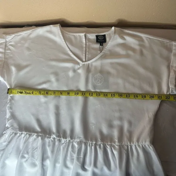 Bobeau Solid V-Neck Ruffle Hem Blouse Size Medium - Image 6