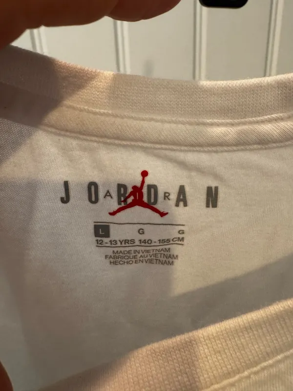 Air Jordan T-Shirt Nike youth L - Image 3