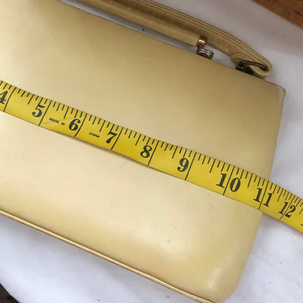 Vintage 70s Designer Yellow Cream shoulder hand bag purse. Measurement in pics - Image 4