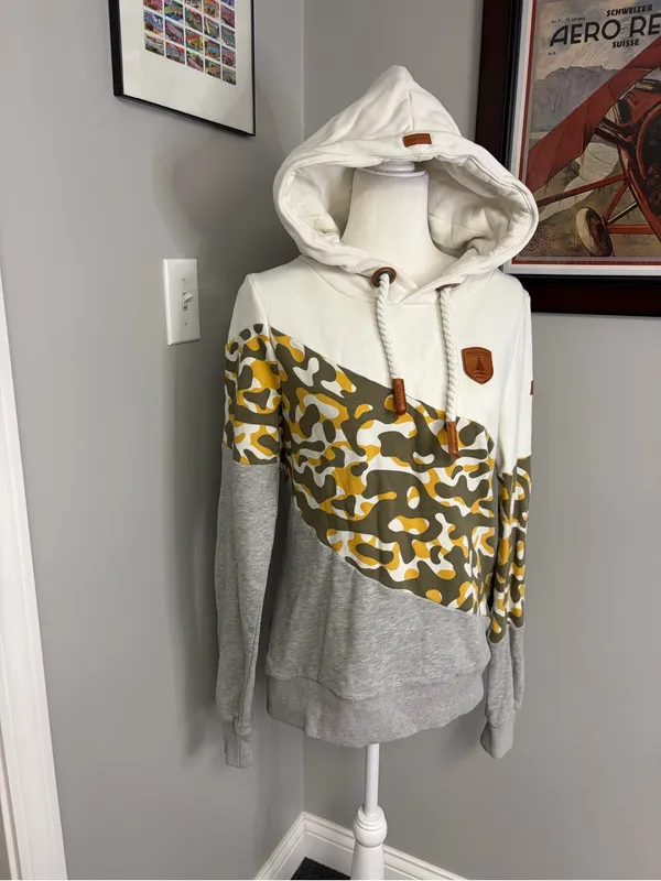 Wanakome Hoodie Camo White and green Women’s small Outdoor heavy pullover - Image 4