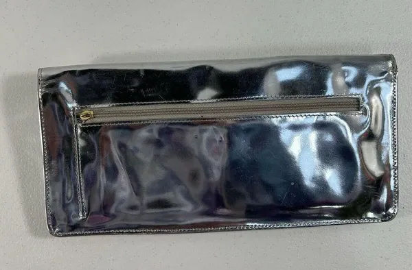 Hobo International Silver Patent Leather Twist Lock Closure Wallet Clutch Womens - Image 4