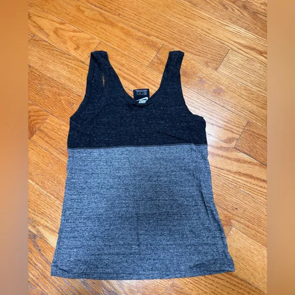 🌸Nike Women's Black and Gray Sports Tank Top - Image 3