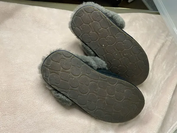UGG Scuffette II Suede Slippers in Black/Grey women size 7 - Image 6
