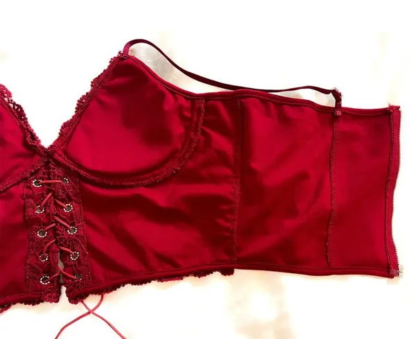 Red Lace Corset Crop Top – Zipper Back, Faux Leather Tie - Image 4