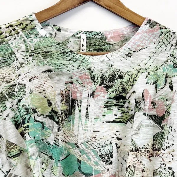 Tryst Womens S T-Shirt‎ Twist Front Round Neck Abstract Green Pink White Active - Image 3