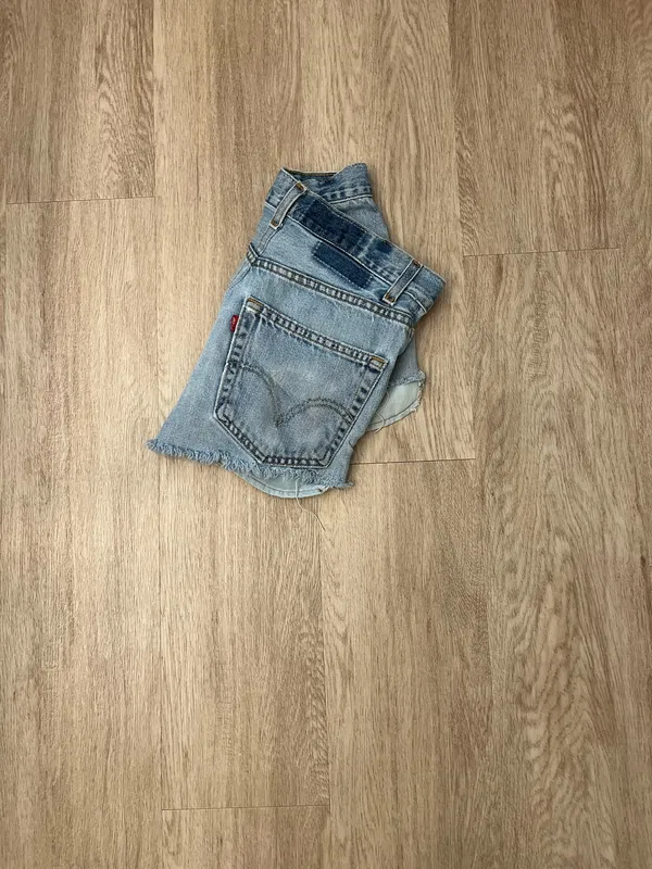 vintage levi’s jean shorts - Image 3