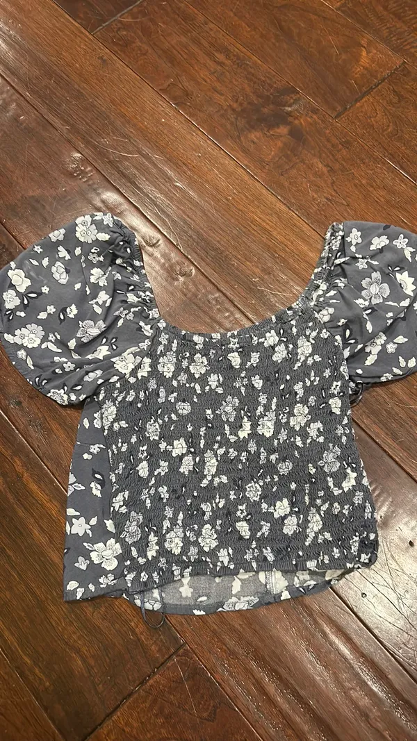 Hollister crops top flower pattern purple - Image 3