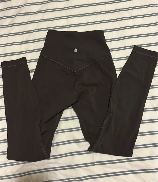 Espresso v cut lululemon aligns - Image 2