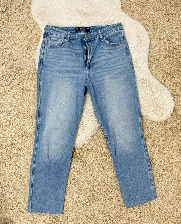 Hollister Jeans - Image 3