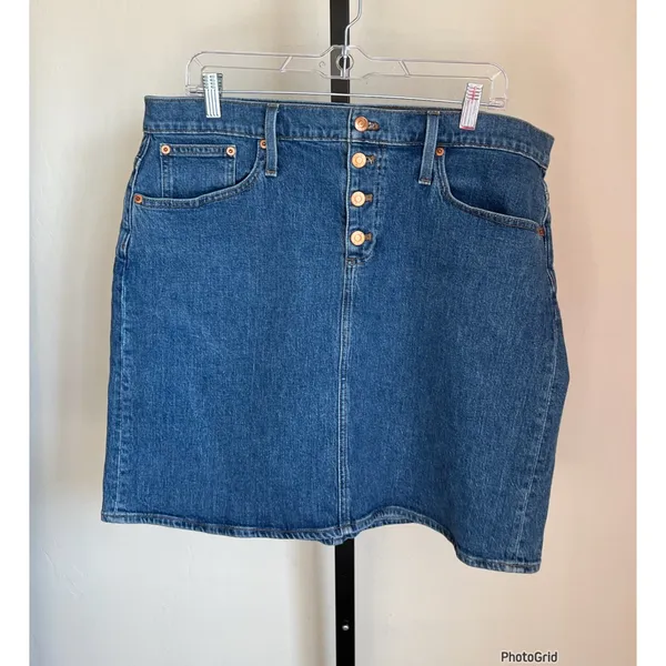 J.Crew Button Front Denim Jean Mini Skirt Size 32 Classic Minimalist Spring - Image 2