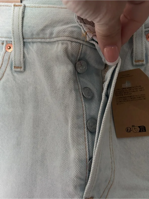 NWT Levi’s 501 Shorts Denim High Rise Button Fly Distressed S11 - Image 3