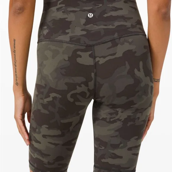 Lululemon Align Super High‎ Rise Short 10" Sz 6 Incognito Camo Multi Gator Green - Image 2