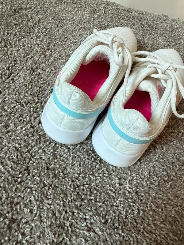 Nike Tennis Shoes Women’s - Image 5