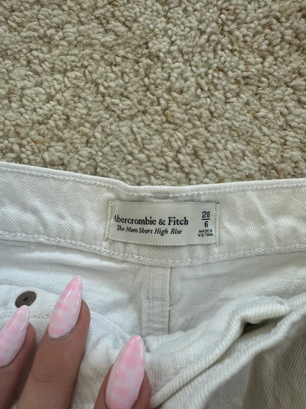 Abercrombie and Fitch The Mom Short High Rise - Image 3
