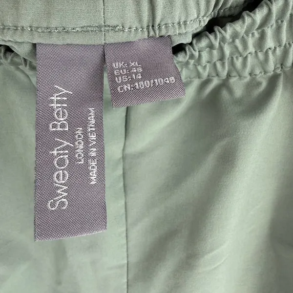 Sweaty Betty women’s summit water resistant hiking short heath green size 14 - Image 3